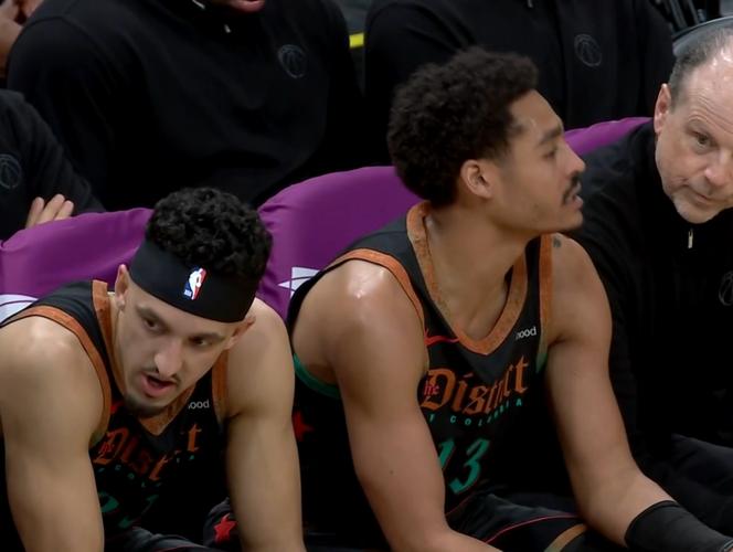 离了大谱！去年14号秀卡林顿8中0仅拿4分 4失误4犯&正负值-34