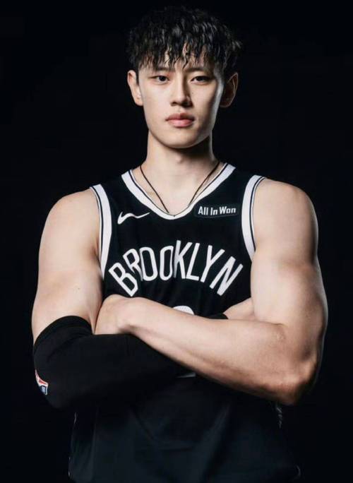 有球迷专门来看曾凡博 甚至从黄牛那买高价票 今晚让他们无比失望