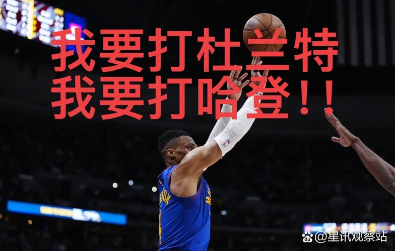 接着出手接着进！进攻时间不多 三球迎着拉塞尔三分还能命中！