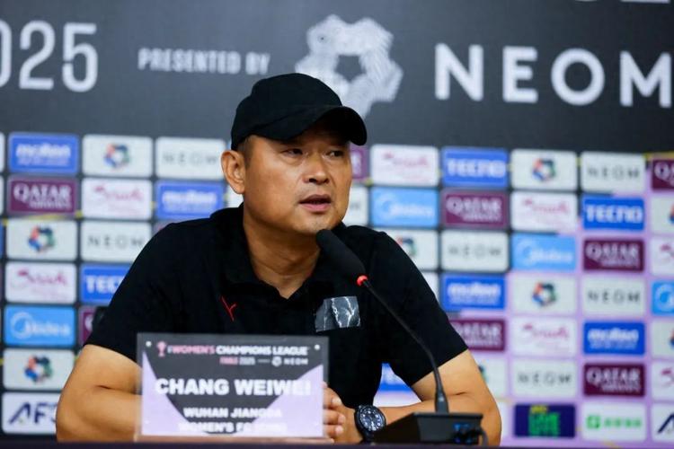 武汉女足主帅:很赞成留洋但要做好预案 中国女足进步不是很明显