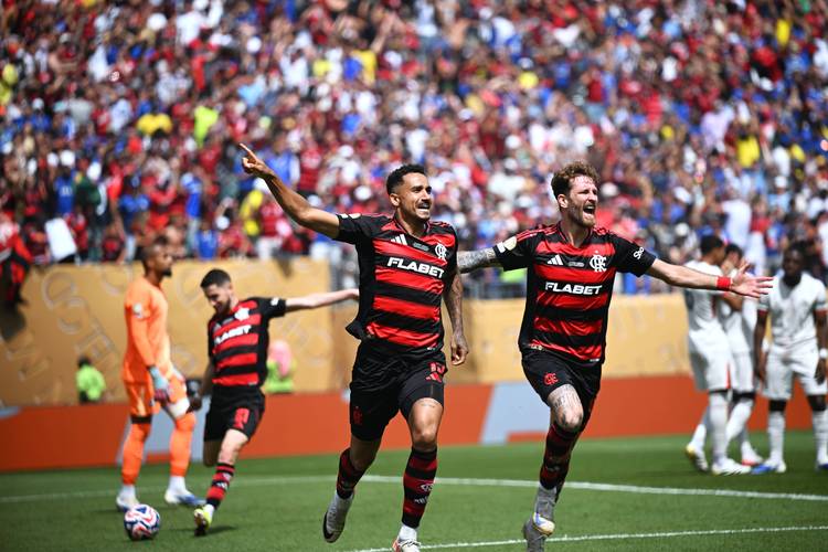 记者:弗拉门戈和帕尔梅拉斯均有意热苏斯,但球员更想留在欧洲