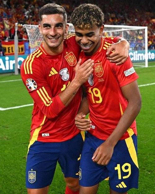 记者:曼城长期追求亚马尔未果,认为错过了梅西就必须得到亚马尔