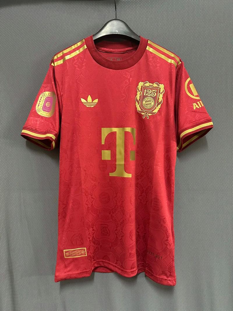 外媒泄露拜仁26/27赛季客场球衣:白色主色调,EV队徽回归