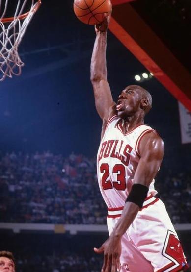 手的大小对球员影响？杨毅：那可影响太大了 参考乔丹麦迪小卡