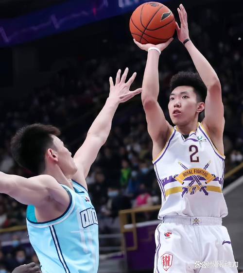 广州男篮积极备战中！☀️明早的NBA季前赛见！