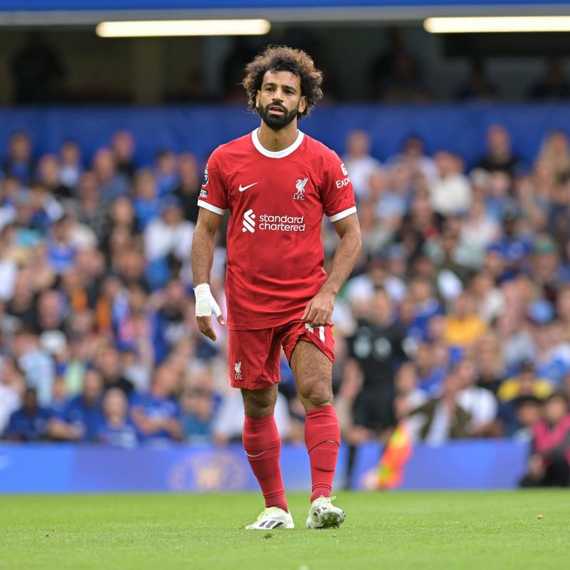 曼联旧将:懒惰的卢克-肖恐在双红会拖曼联后腿,被萨拉赫针对