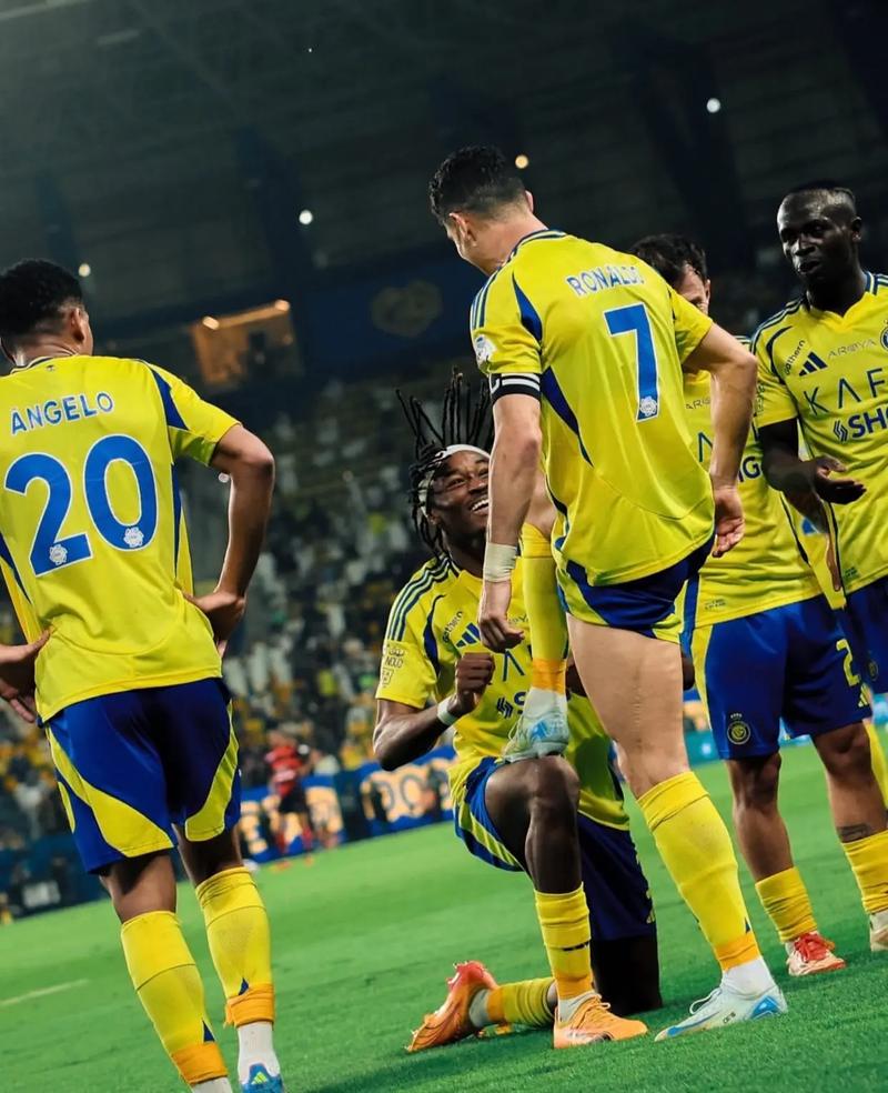 Siuuu!C罗梅开二度,打进世预赛第41球、生涯第948球