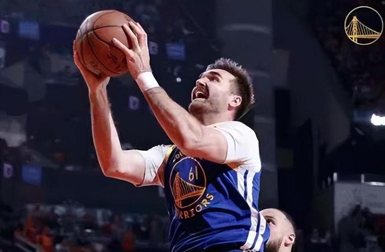 波斯特:赛季中段后在路上开始被认出 但毕竟我也长这么高