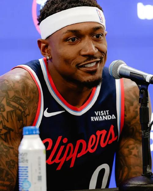 谁是主帅?记者问博格丹是否参加训练 泰伦-卢向球员本人确认