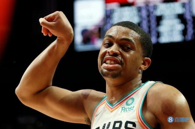 弹无虚发!凯尔登全场5中5贡献14分3板1助3断 正负值+20冠绝全场