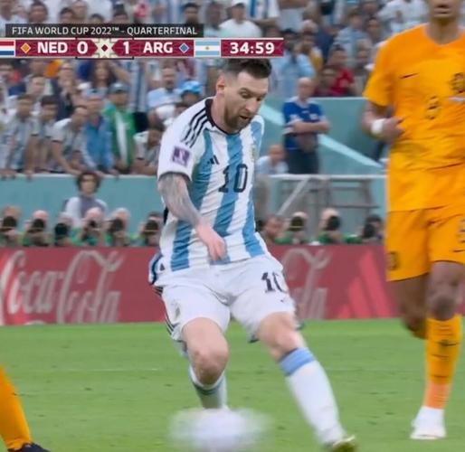 梅西打门击中横梁,随后麦卡利斯特破门!阿根廷1-0领先