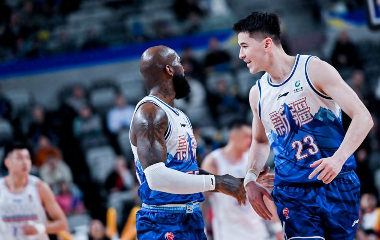 小琼斯:无论是否首发我的工作就是盯防对方箭头 然后无惧出手