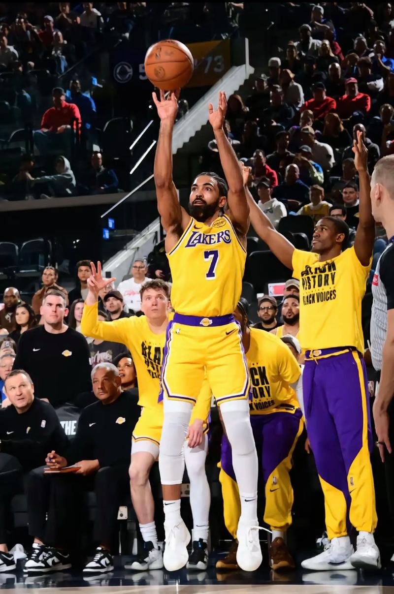 炸裂!文森特开场5记三分!詹姆斯发推:文总要疯了!嘶~🔥🔥