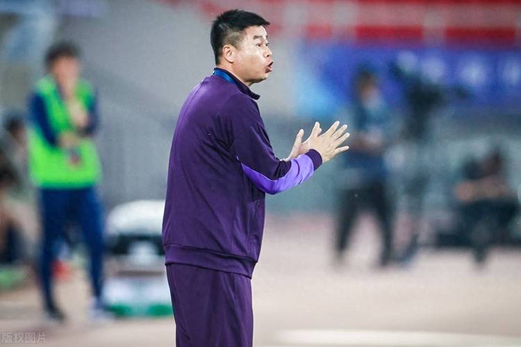 津媒:于根伟鼓励队员把最后4轮“咬”下来,为赛季做精彩收尾