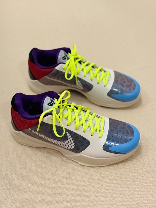 牌面拉满!杜克大学女篮官方晒出校队专属配色的Kobe 5 PE