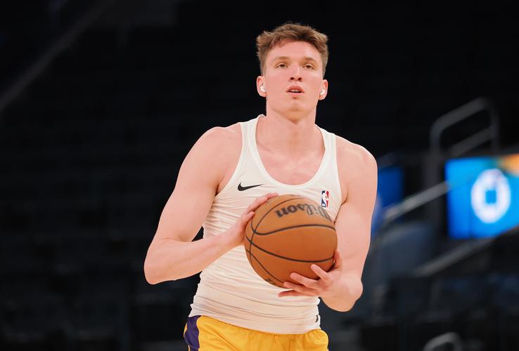 比尔:能否出战最后一场季前赛要听从队医的决定