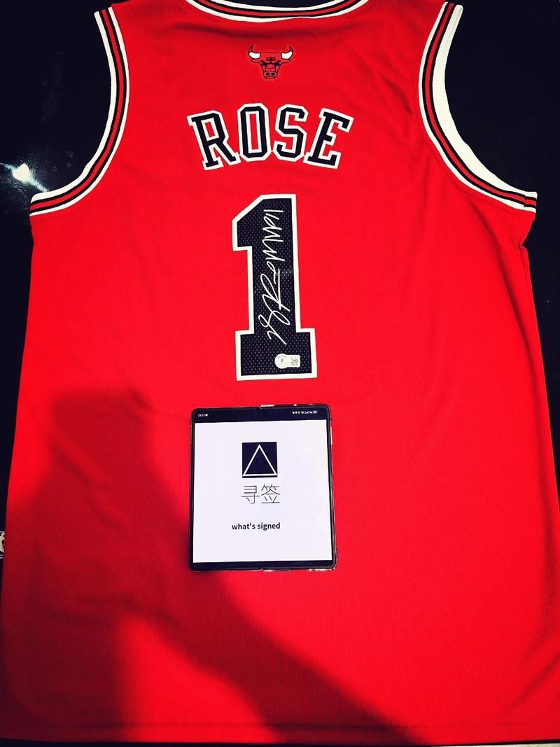 德天空:克罗斯兄弟注册成为纽卡会员,俱乐部赠送主场球衣