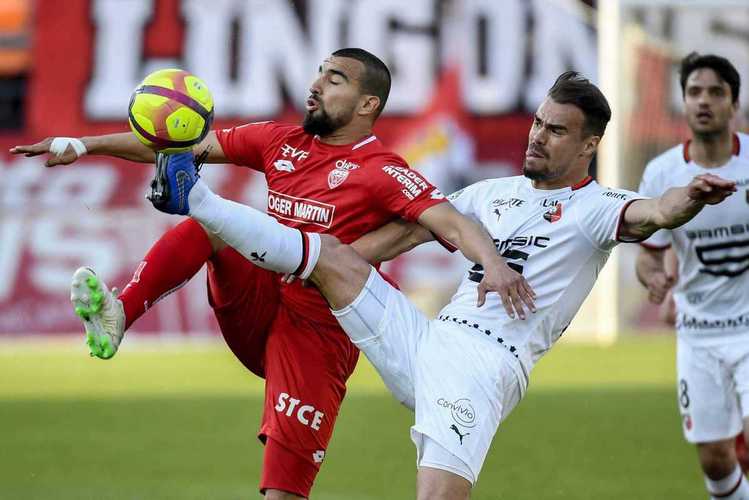 官方:摩纳哥与19岁中场阿拉吉-班巴续约到2030年