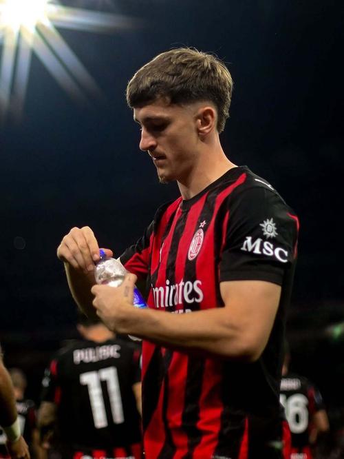 记者：萨勒马科尔斯进行单独训练，普利西奇预计明日进一步检查