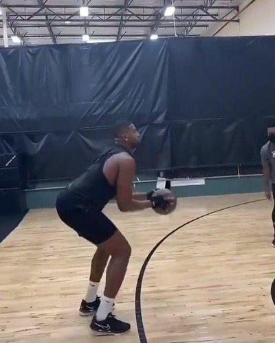 铁林:我建议孩子们学习赛斯的投篮方式 斯蒂芬的你学不来