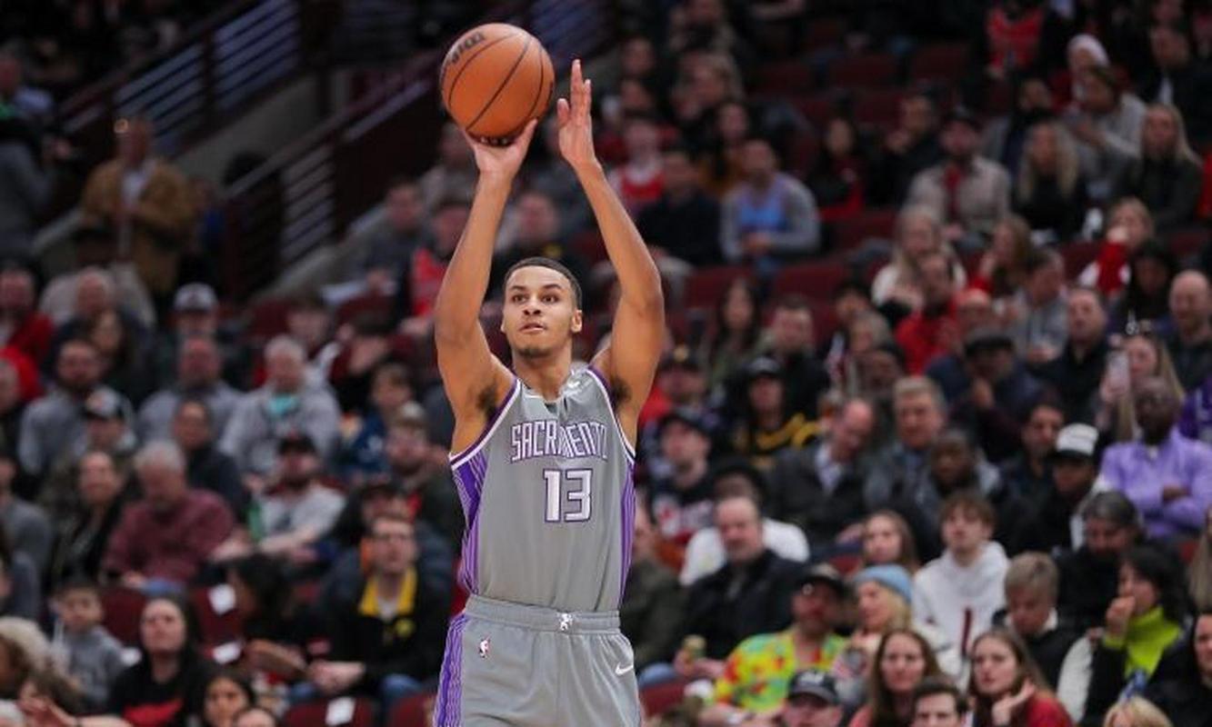 名记：基根-穆雷5年1.4亿超出多数人预期 外界预测其年薪2500万