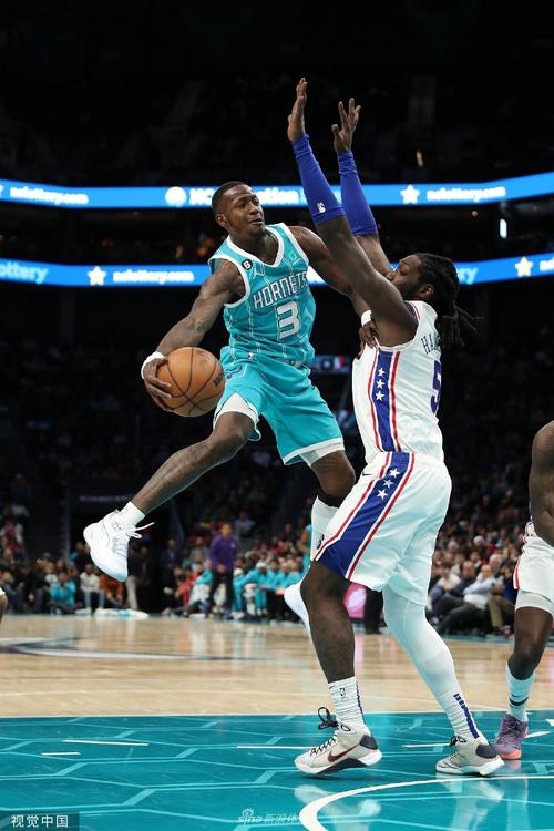 别人都是长高！黄蜂全是变矮！7位黄蜂球员官方数据身高缩水