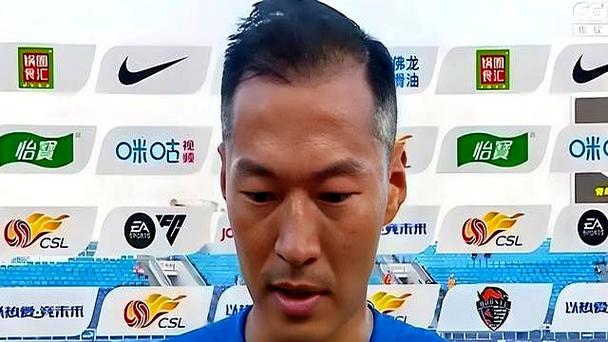 斯卢茨基点名表扬于汉超和吴曦:他们榜样领袖的作用是大家公认的