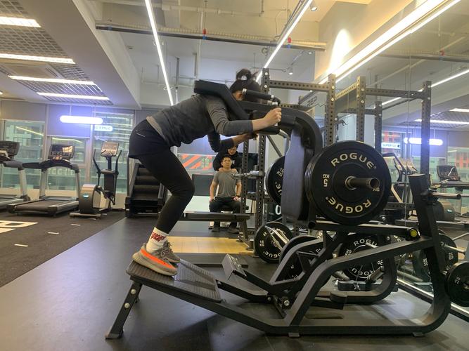 接受膝盖手术伤缺六周!布雷默晒健身房康复图:向前一步