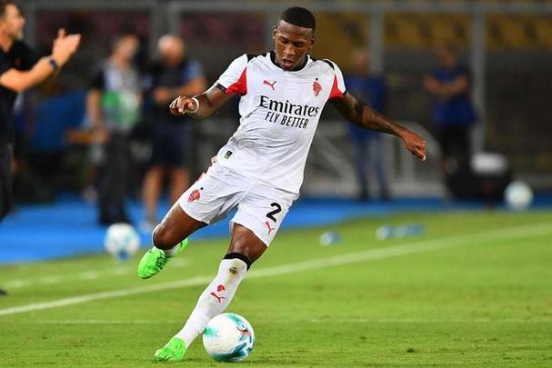 记者:埃斯图皮尼安、恩昆库受伤,不确定能否出战佛罗伦萨