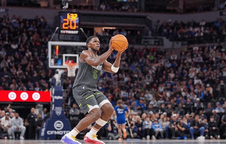 稳定发挥！戈贝尔12中7得到16分8篮板2盖帽 正负值+6