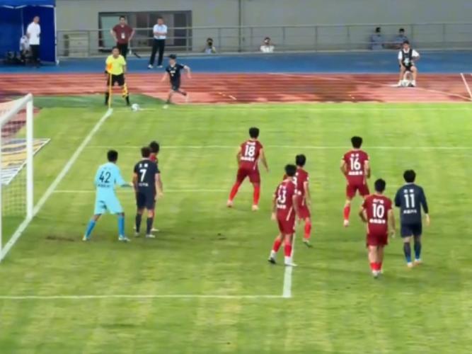 泰州队18岁门将戴曜城：感觉有点梦幻，每一球尽量判断对方往哪打