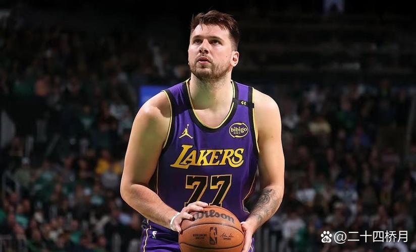 雷迪克:文森特在东契奇&小里身边有很多机会 他很适合打首发