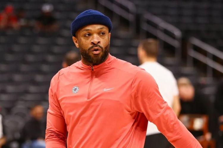 弟弟也不错!卡梅隆-克里斯蒂6中4拿12分2助 数据均来自第三节