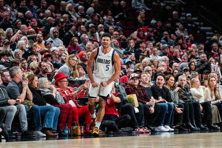 外线很准！格莱姆斯13投7中&三分6中4砍下22分5助攻3抢断