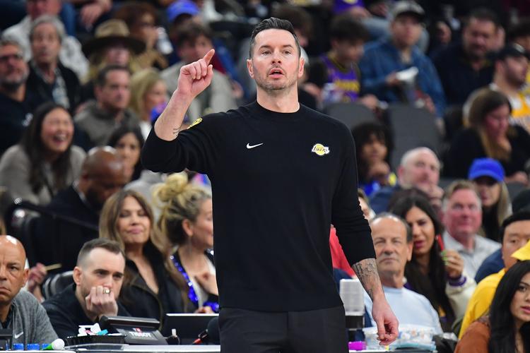 雷迪克:我们防守要达到上赛季凝聚力水平 会向球员灌输防守习惯