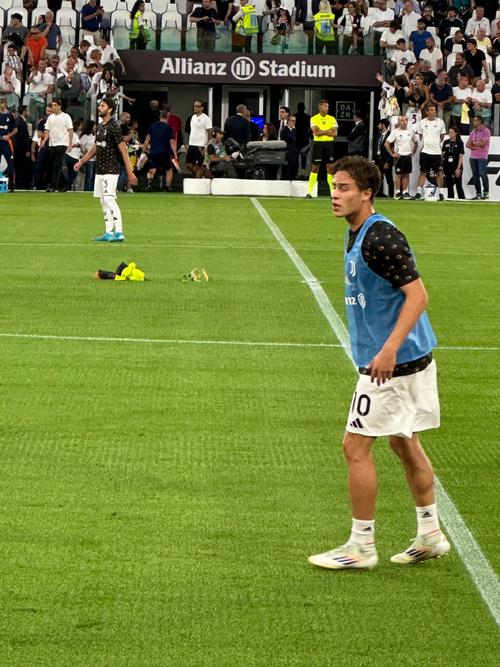 足球市场:尼科-帕斯主导了比赛胜利,而伊尔迪兹在场上尽显疲惫