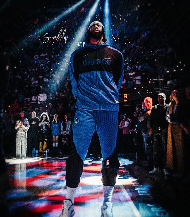 新赛季冲！独行侠训练照：弗拉格扣篮 浓眉戴护目镜投篮 欧文现身