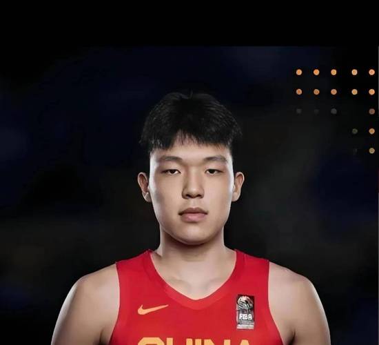 美网友：杨瀚森有耐心&球商高&脚步出色 最大弱点是会过早犯满