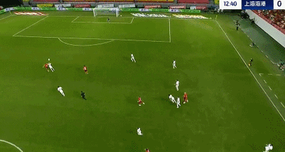 差点0-3！海港后点无人防守，相马勇纪头球攻门击中立柱弹出