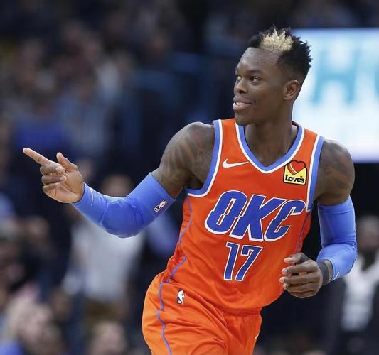 施罗德:克利福德阅读比赛的能力很强&有自己的节奏 传球也非常棒