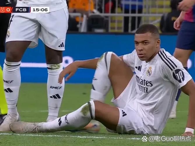 错失良机！迪亚斯做球，姆巴佩半单刀射门被扑