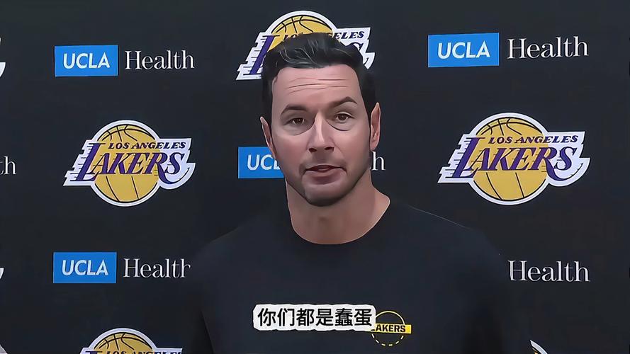 雷迪克：詹姆斯在录像分析会上帮球队明确了需要改进的方向