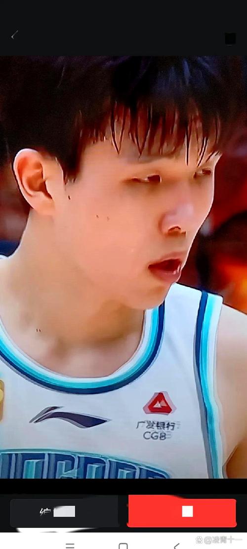 左手拿刀还是右手拿刀？刘维伟小考杨瀚森：米奇筷子用得挺好