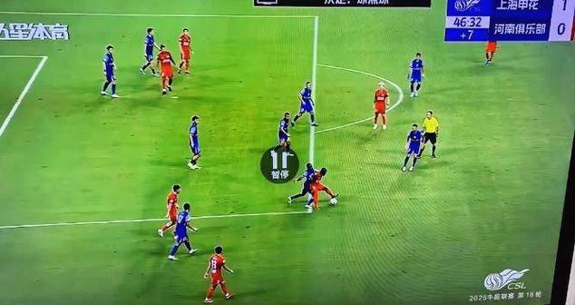 “暴扣”！阿苏埃高高跃起力压对手头球破门，申花1-0领先首尔