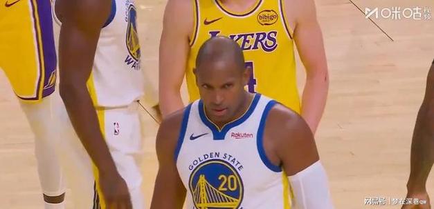 绿军记者感叹:湖勇对决里看到斯玛特VS霍福德真是很怪异