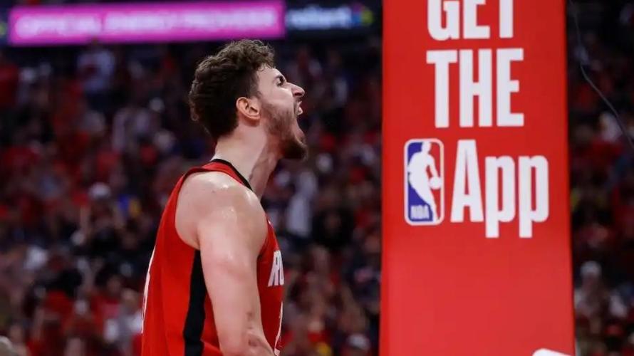 揭幕战爆砍39分11板7助+5三分！申京转发自己的数据