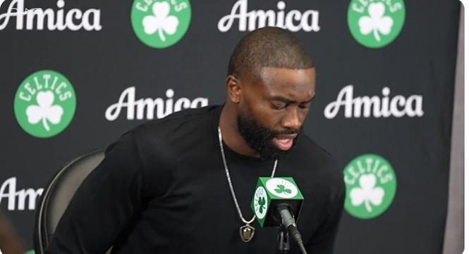 杰伦-布朗谈末节崩盘:我们应该继续打快节奏 失误太多了