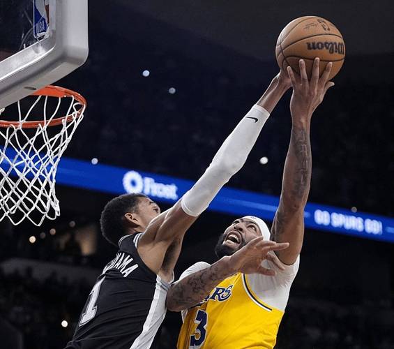 名记：浓眉是历史最佳防守人之一 但文班把他打得像个路人甲