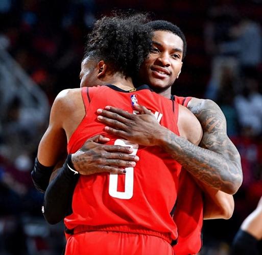 雄鹿官方:小凯文-波特左脚踝扭伤 将缺席接下来两个客场比赛