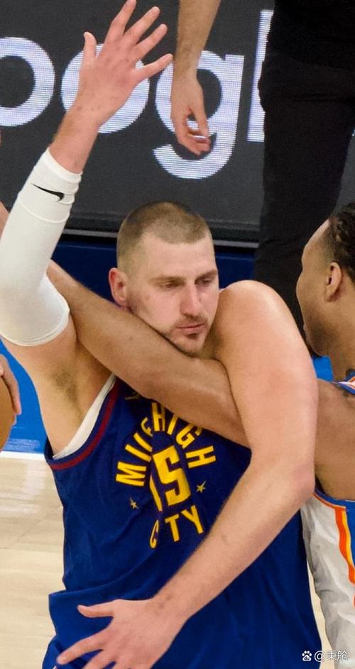 麦克斯维尔：约基奇在以前的年代也会打得很好 他的球商很高